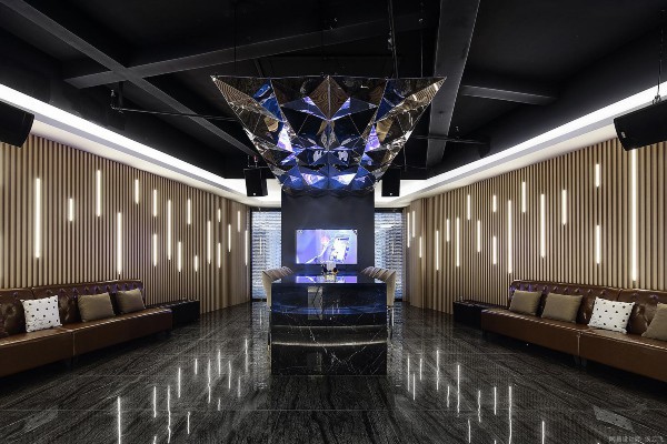 重庆老街按摩美食，养生休闲两不误